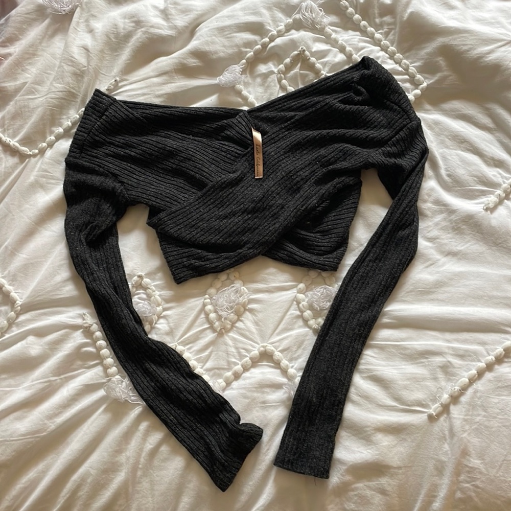 Knit grey long sleeve crop top